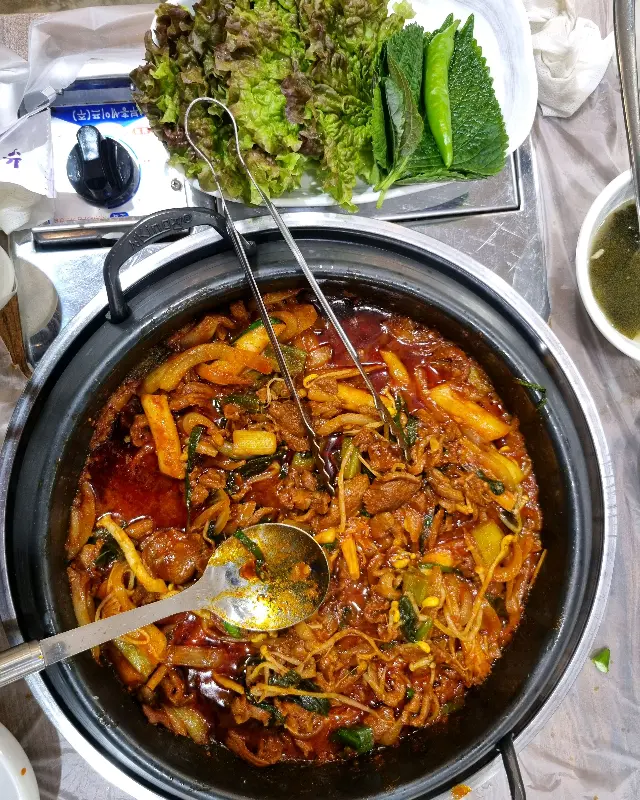 오리 주물럭과 쌈채소