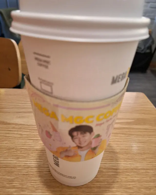 메가커피 종이컵 홀더