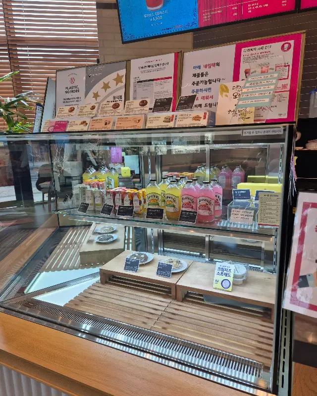 투썸플레이스 양평양수점 쇼케이스