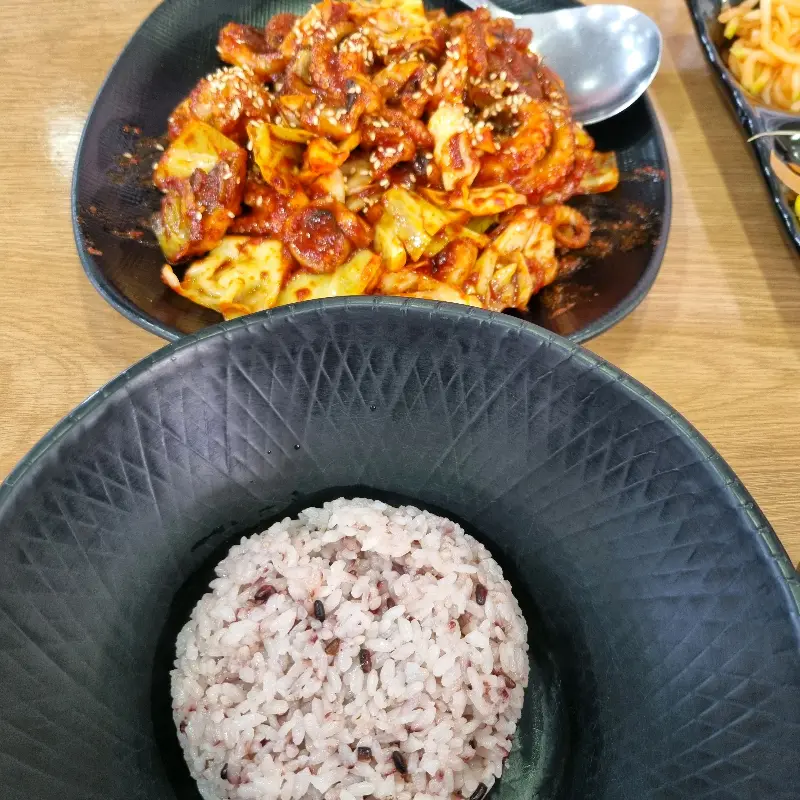 쭈꾸미 덮밥 한상차림