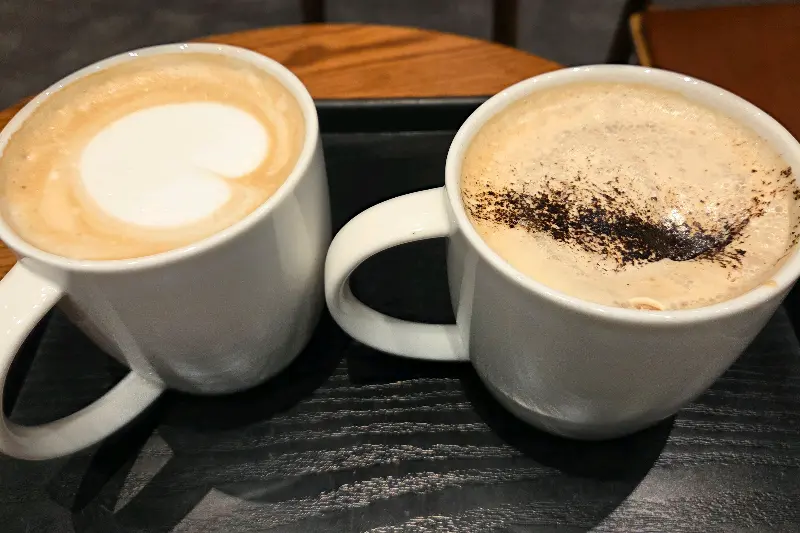 따뜻한 라떼 한 잔