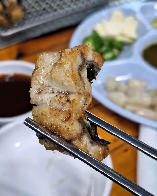 깻잎 장아찌와 함께 먹는 장어