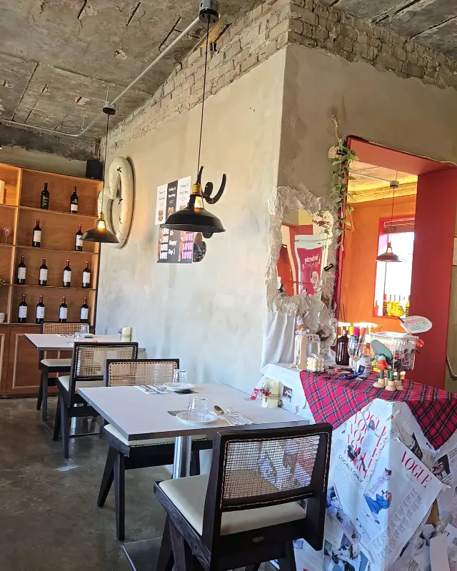 아늑하고 편안한 분위기의 웬즈데이 내부