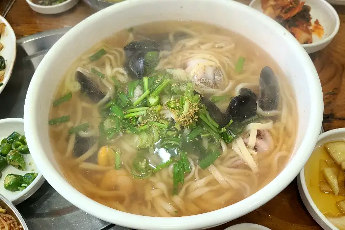 칼국수 한 그릇