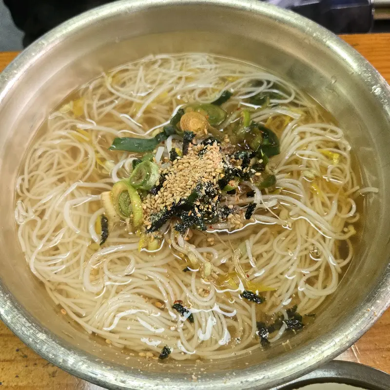 푸짐한 양을 자랑하는 잔치국수