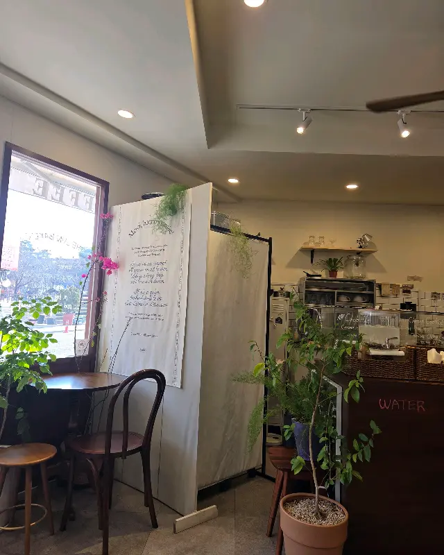카페 내부 인테리어
