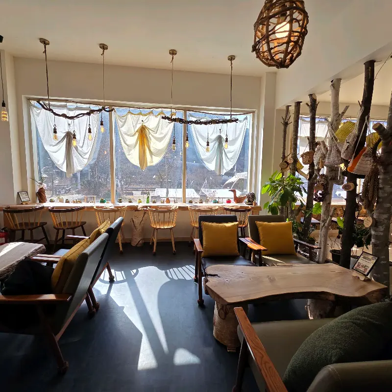 카페 내부 전경