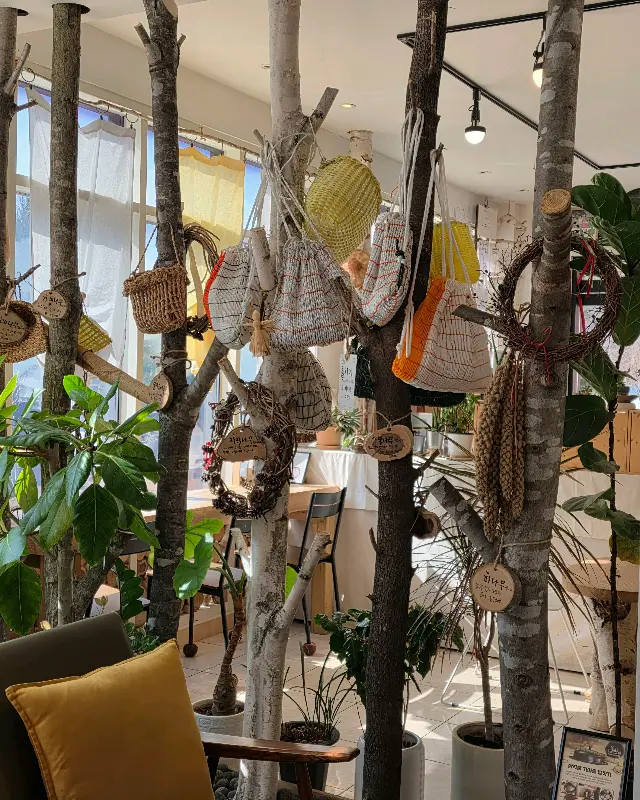 카페 내부 소품