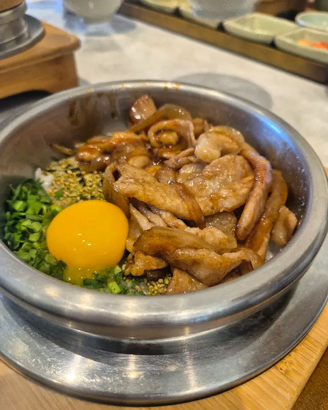 항정살 솥밥의 먹음직스러운 비주얼