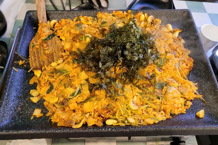 김가루가 듬뿍 올라간 볶음밥