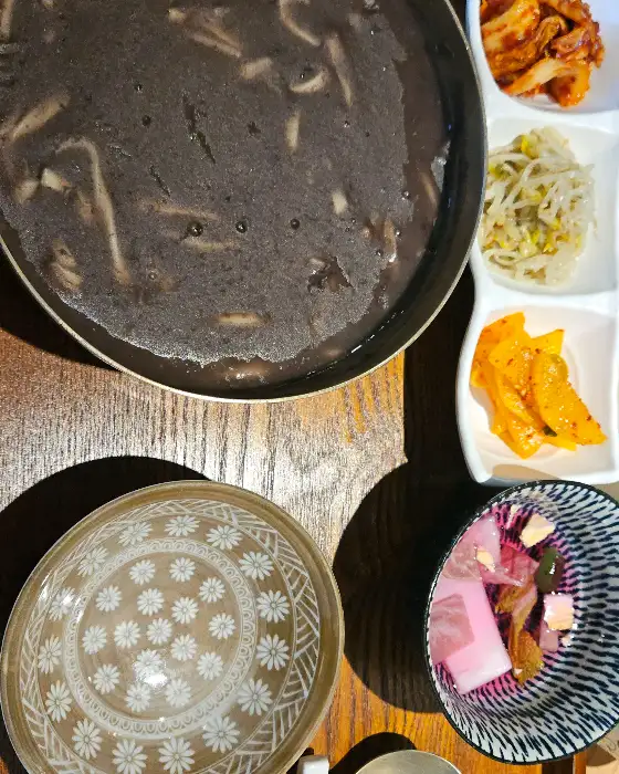 팥칼국수와 반찬