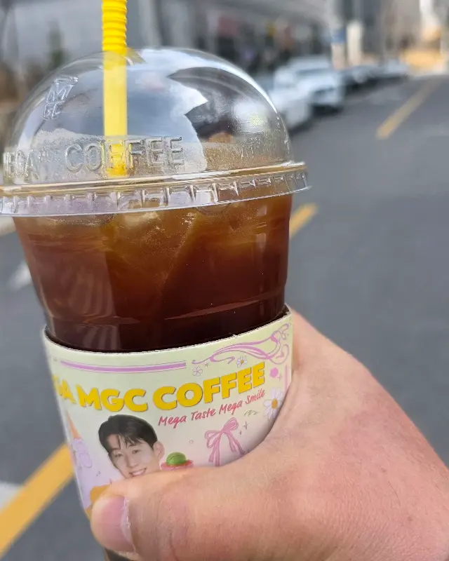 메가커피 테이크 아웃 컵