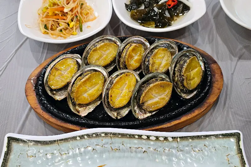 전복구이 한 상 차림