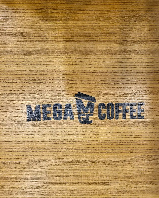 메가커피 테이블