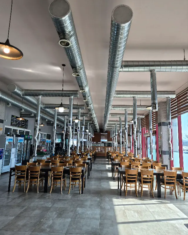 넓은 매장 내부