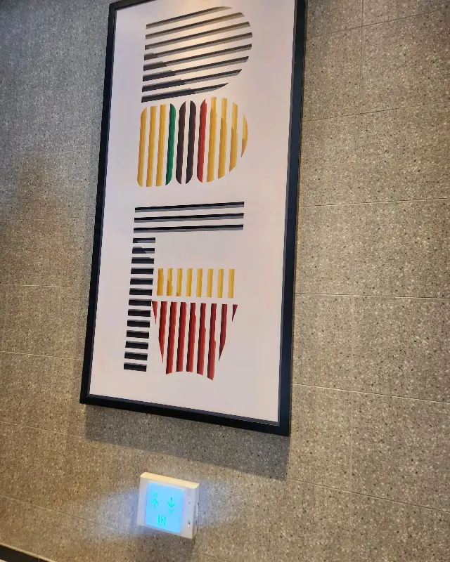 감자튀김을 형상화한 액자