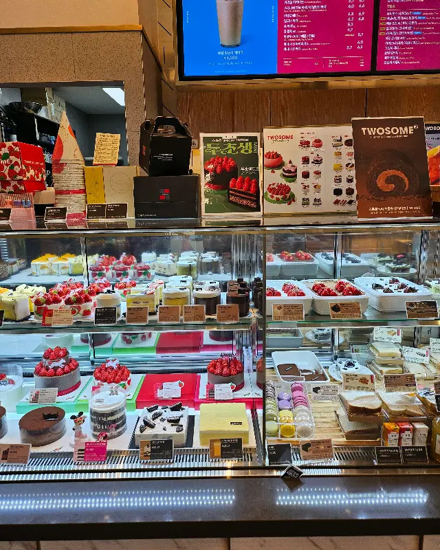 투썸플레이스 의왕시청점 디저트 쇼케이스
