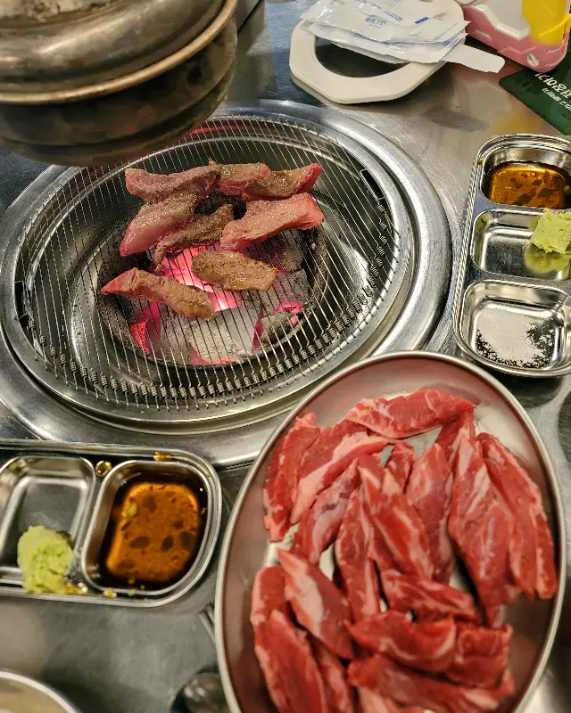 소갈비와 함께 곁들여 먹는 밑반찬들