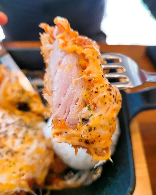 매콤크림돈까스의 단면