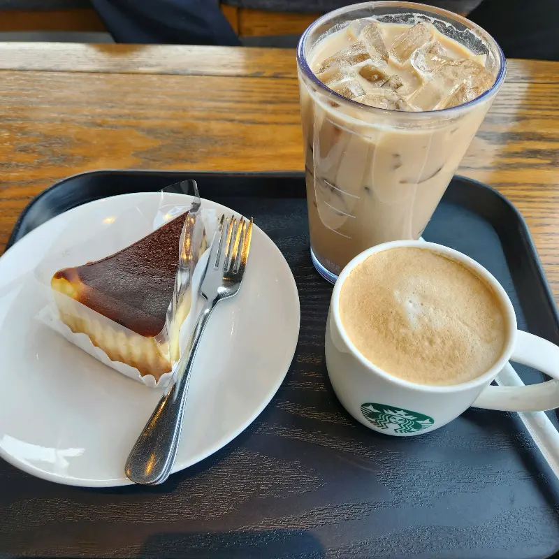 돌체 라떼와 케이크