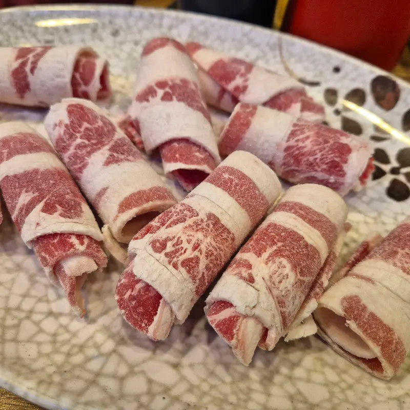 입안에서 살살 녹는 소고기 샤브샤브