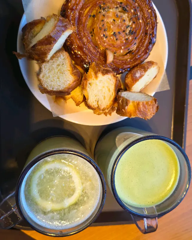 레몬 유자차와 데니쉬