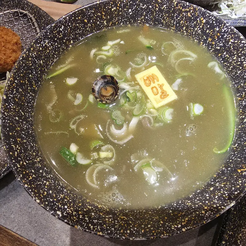 따뜻한 국물이 일품인 유메우동