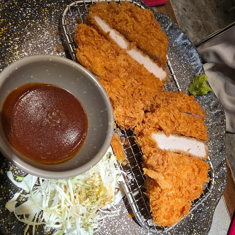 푸짐한 양의 고기반 우동 스파게티