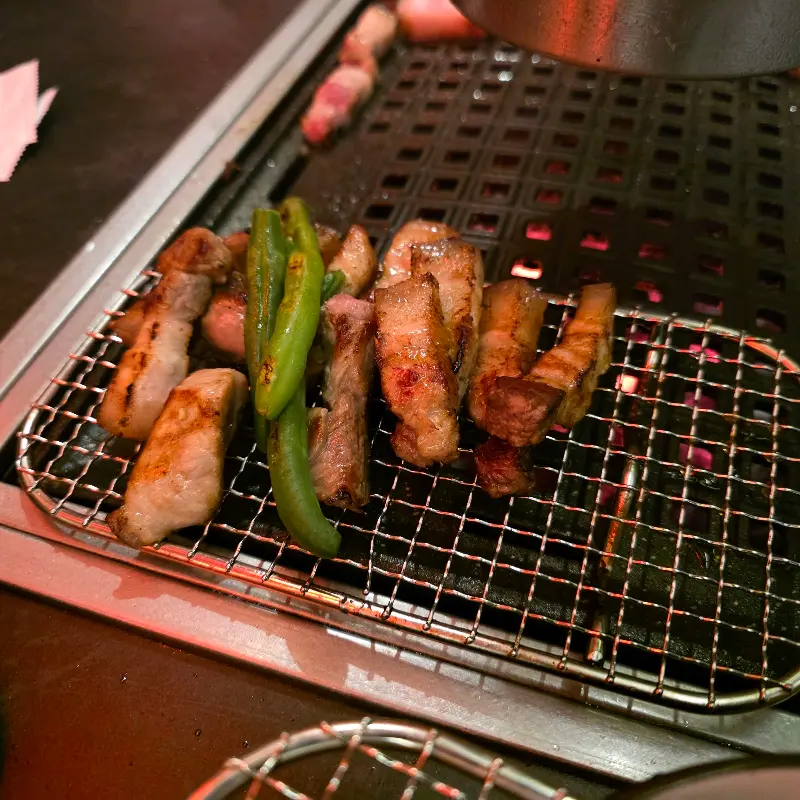 다양한 쌈 채소와 밑반찬