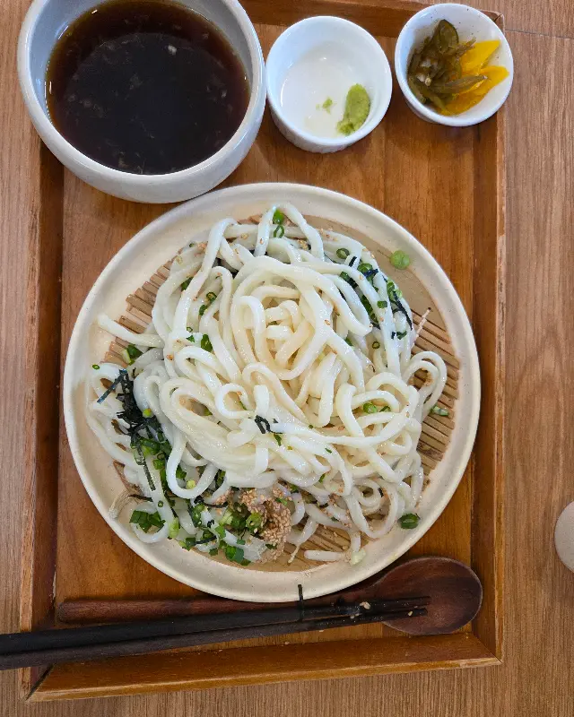 깔끔하고 쫄깃한 붓카케 우동