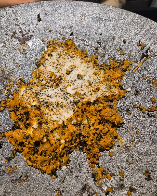 볶음밥 위에 치즈 토핑, 이거 완전 치트키!