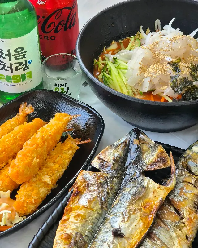 물회, 생선구이, 새우튀김