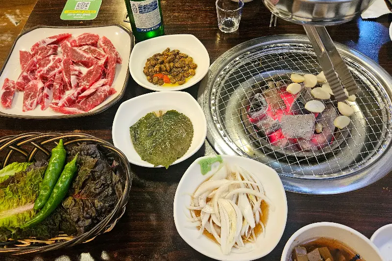 소갈비살 한상 차림