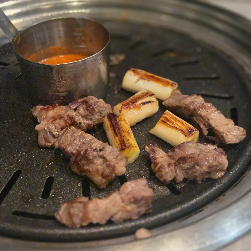 고기와 구운 대파