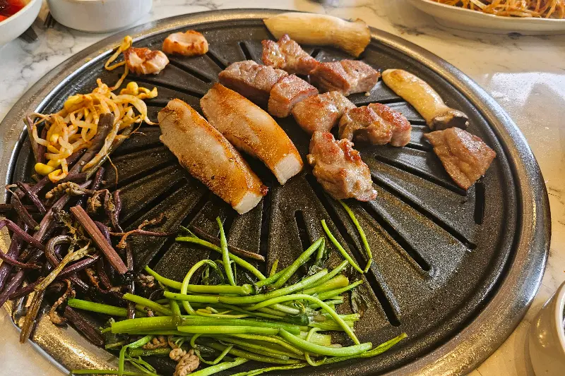 고기 굽는 모습