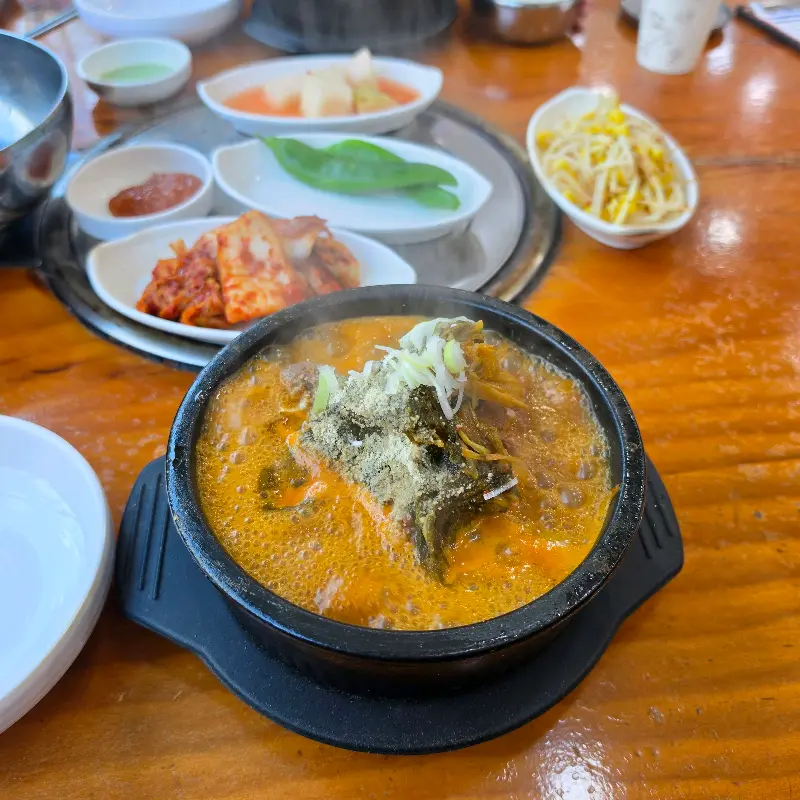 뼈해장국 한 상 차림