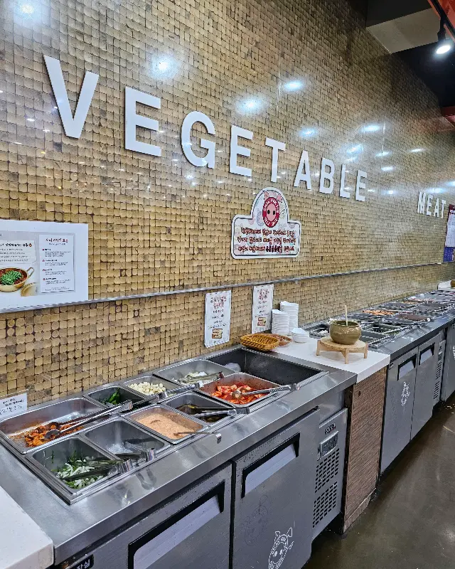 다양한 샐러드바 메뉴