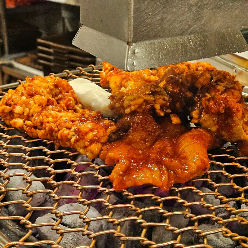 숯불 위에서 익어가는 꽃대창