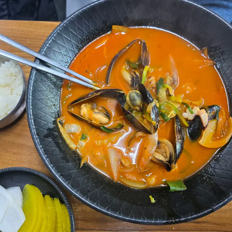 홍합짬뽕의 푸짐한 비주얼