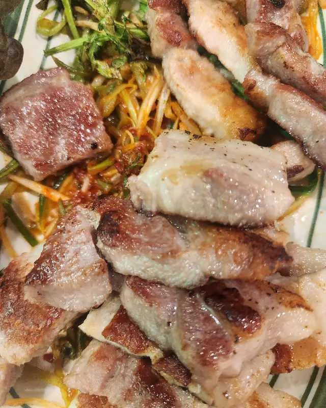 잘 구워진 고기