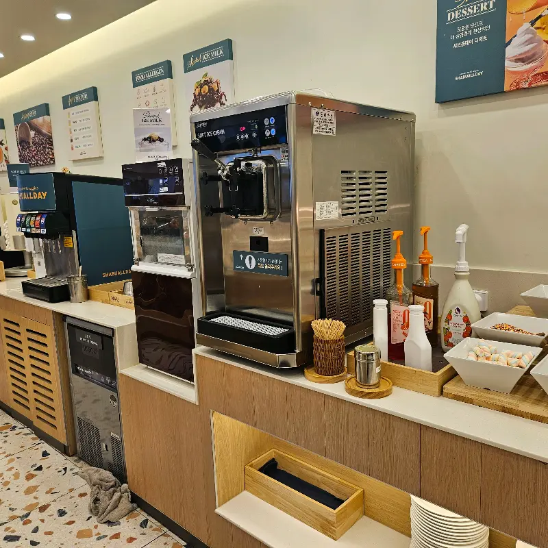 다양한 디저트 코너