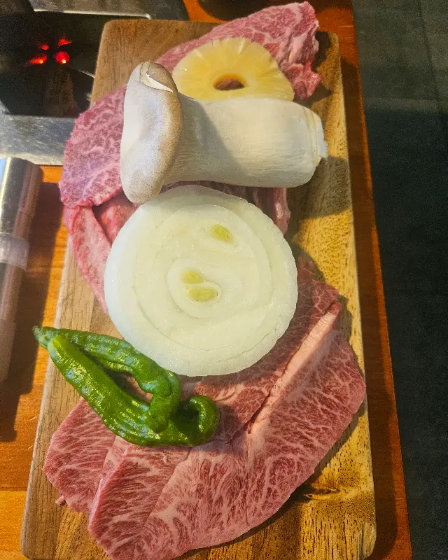 고기와 함께 구워먹는 양파, 버섯, 꽈리고추