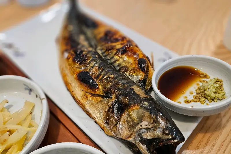 노릇노릇 구워진 고등어구이