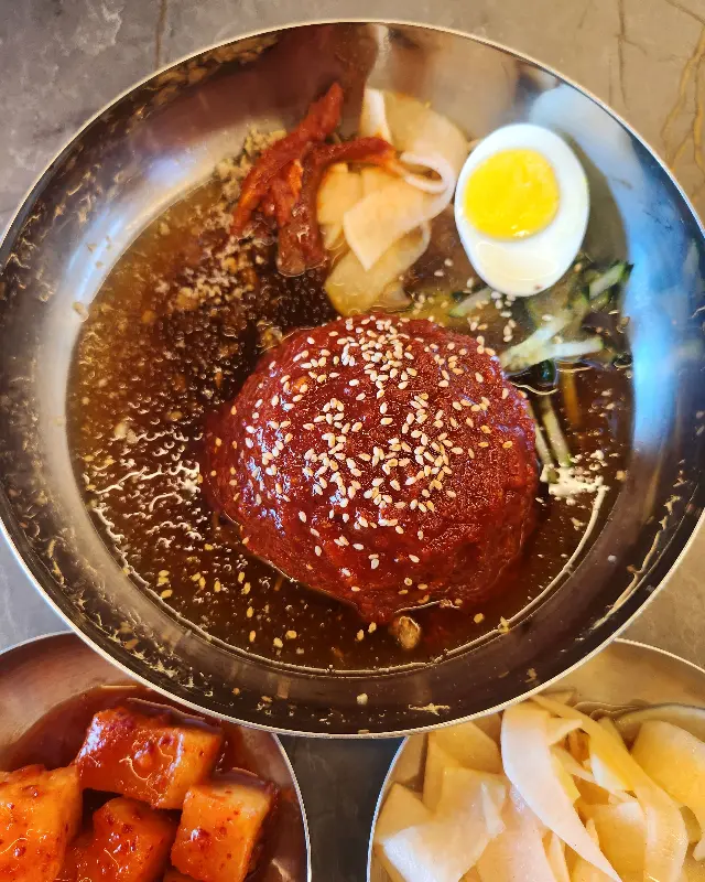 비빔밀면의 매혹적인 자태