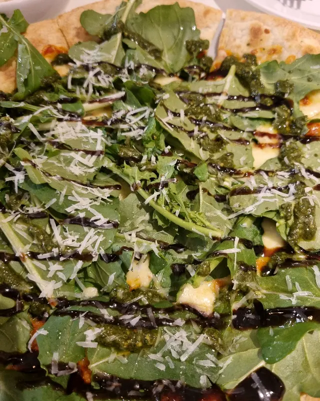 루꼴라 피자의 모습