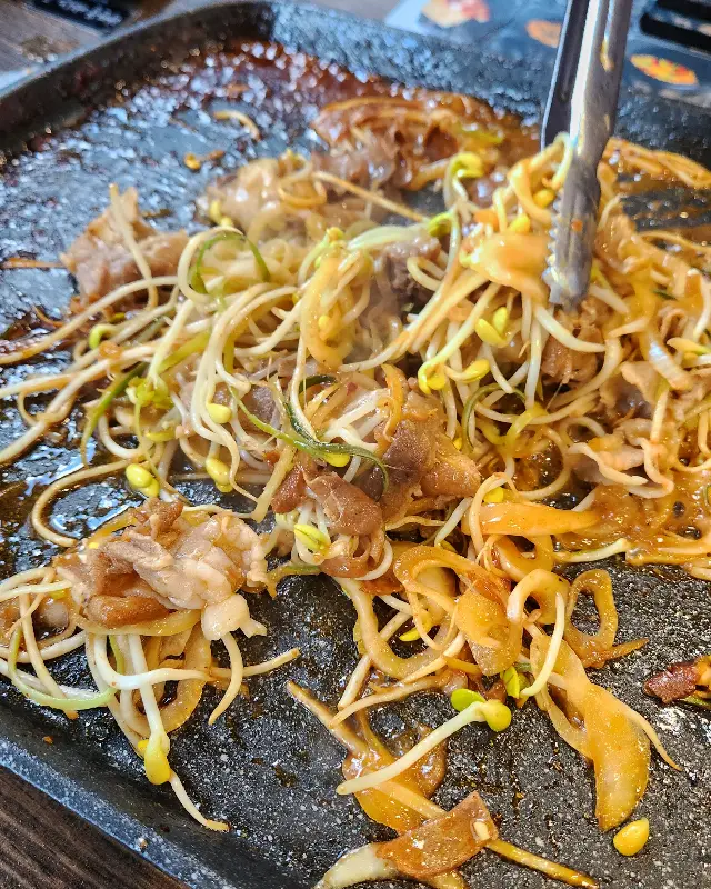 대패삼겹살과 콩나물의 환상적인 조합