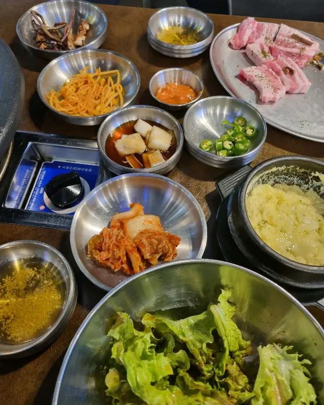 다채로운 밑반찬, 풍성한 식탁을 완성하다