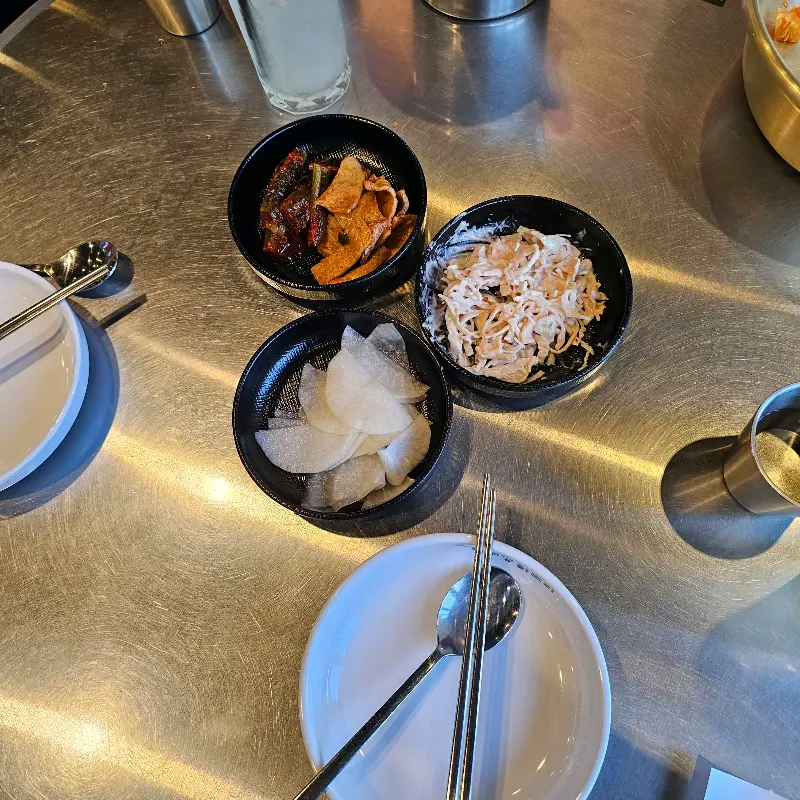 깔끔한 밑반찬 세팅