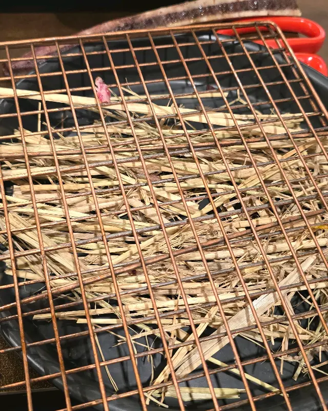 짚불 훈연에 사용되는 짚