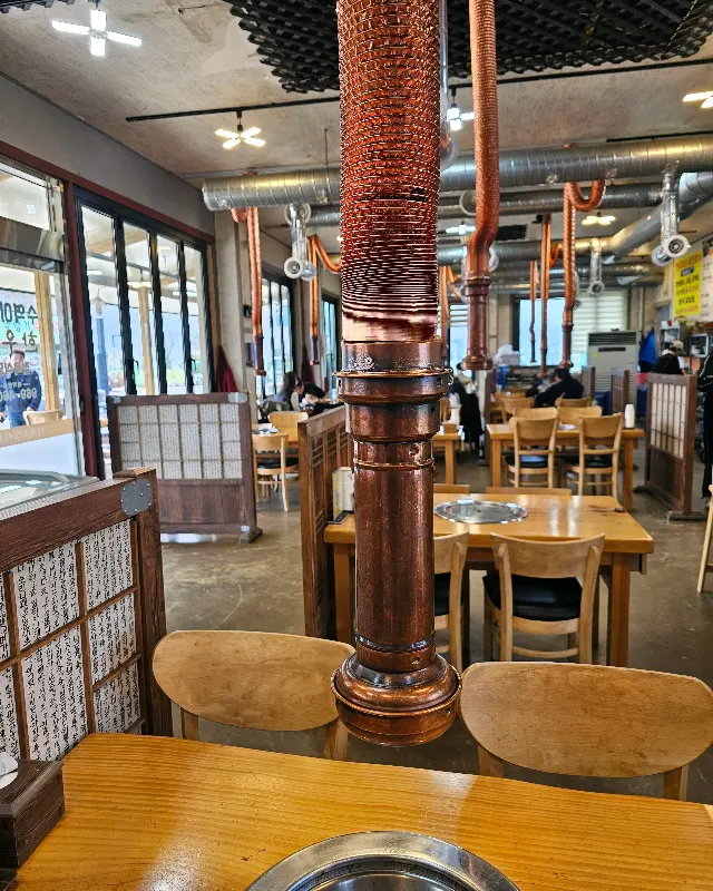 넓고 쾌적한 매장 내부